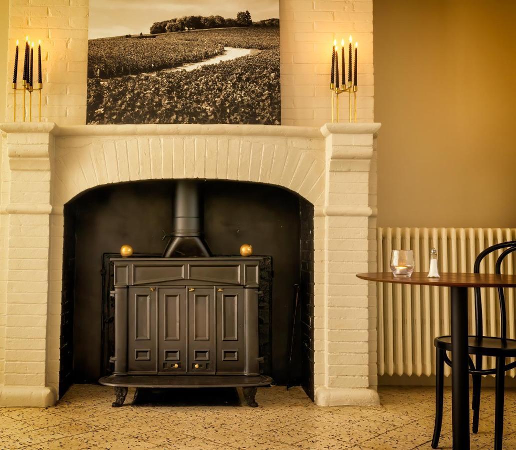 Le Petit Chateau Baye  Екстериор снимка
