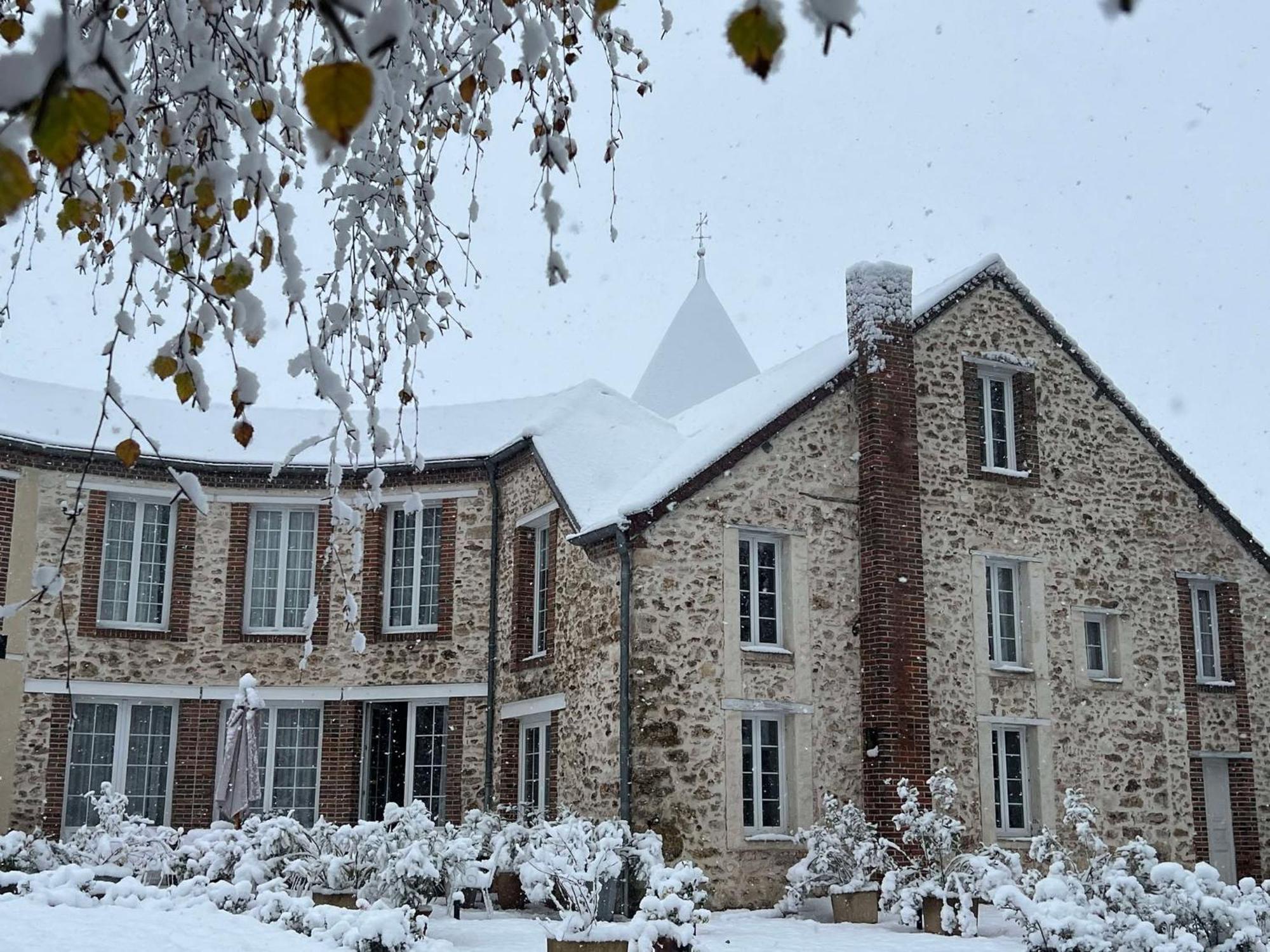 Le Petit Chateau Baye  Екстериор снимка